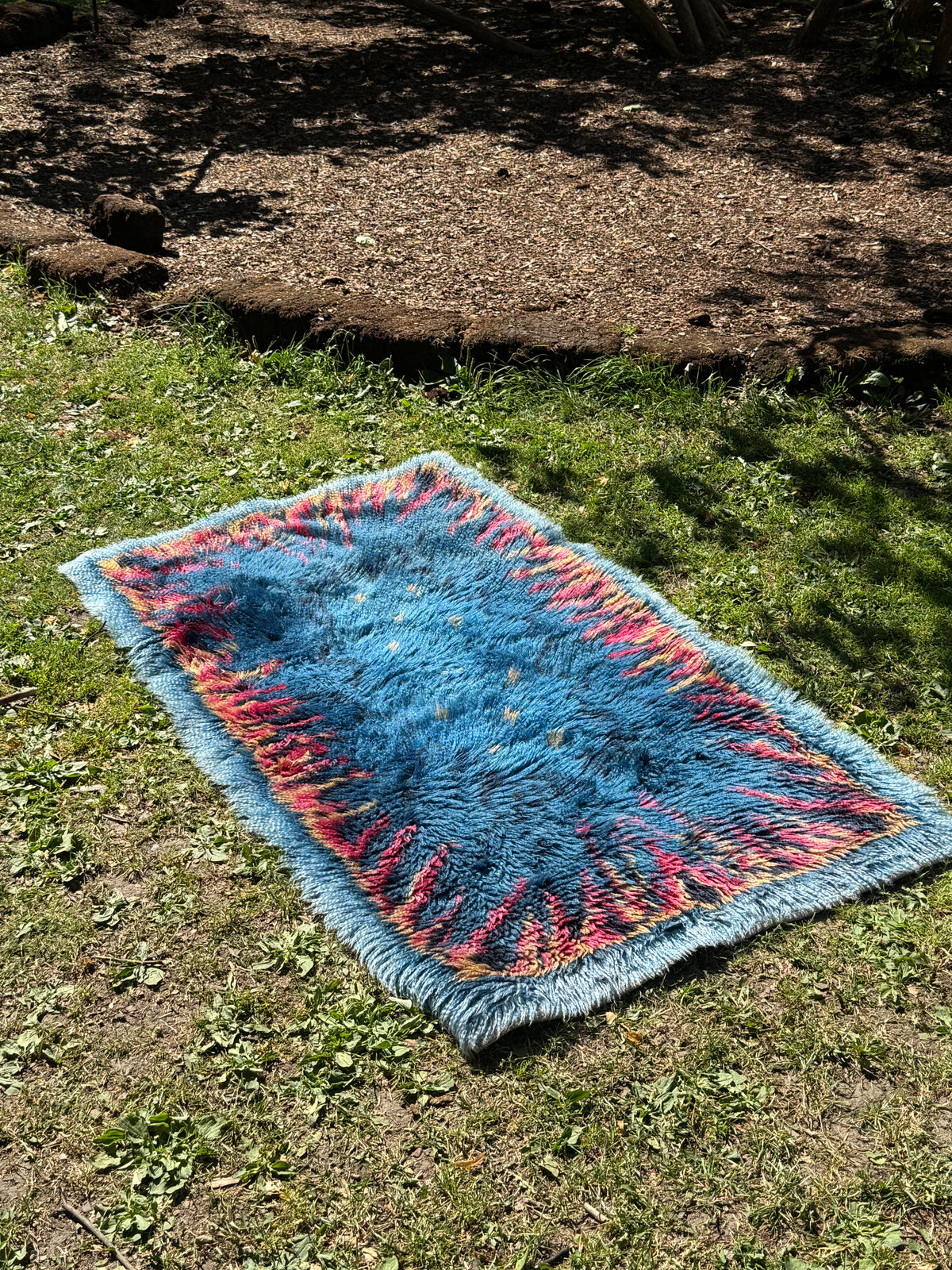 Blue rya wool rug with geometric pattern