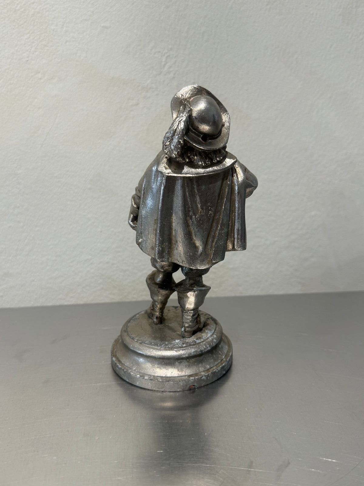 Early 1900s musketeer figurine in silver-coloured metal