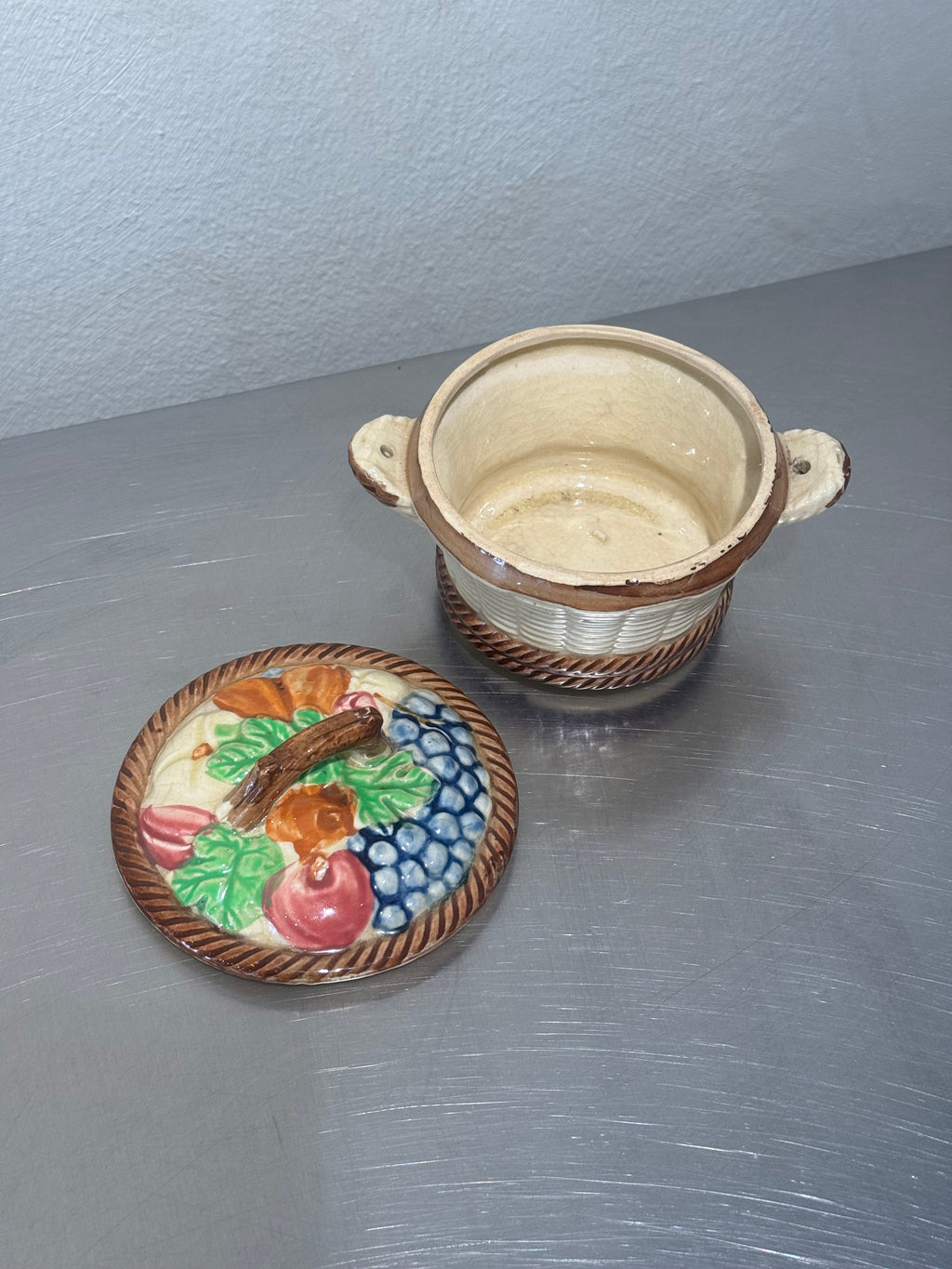 Ceramic fruit basket jar detail