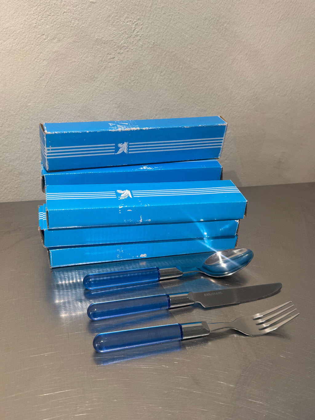 Vintage 21-piece cutlery set in original box