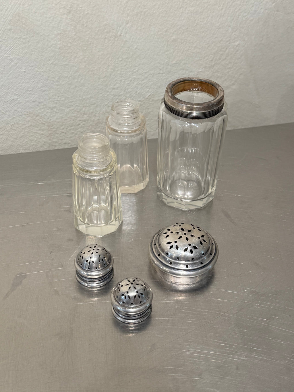 Krupp Berndorf table shakers side view