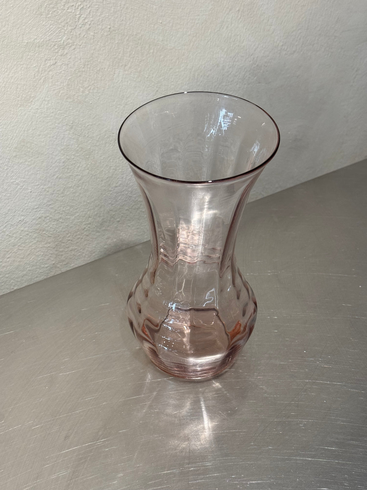 1930s Swedish pink glass vase detail