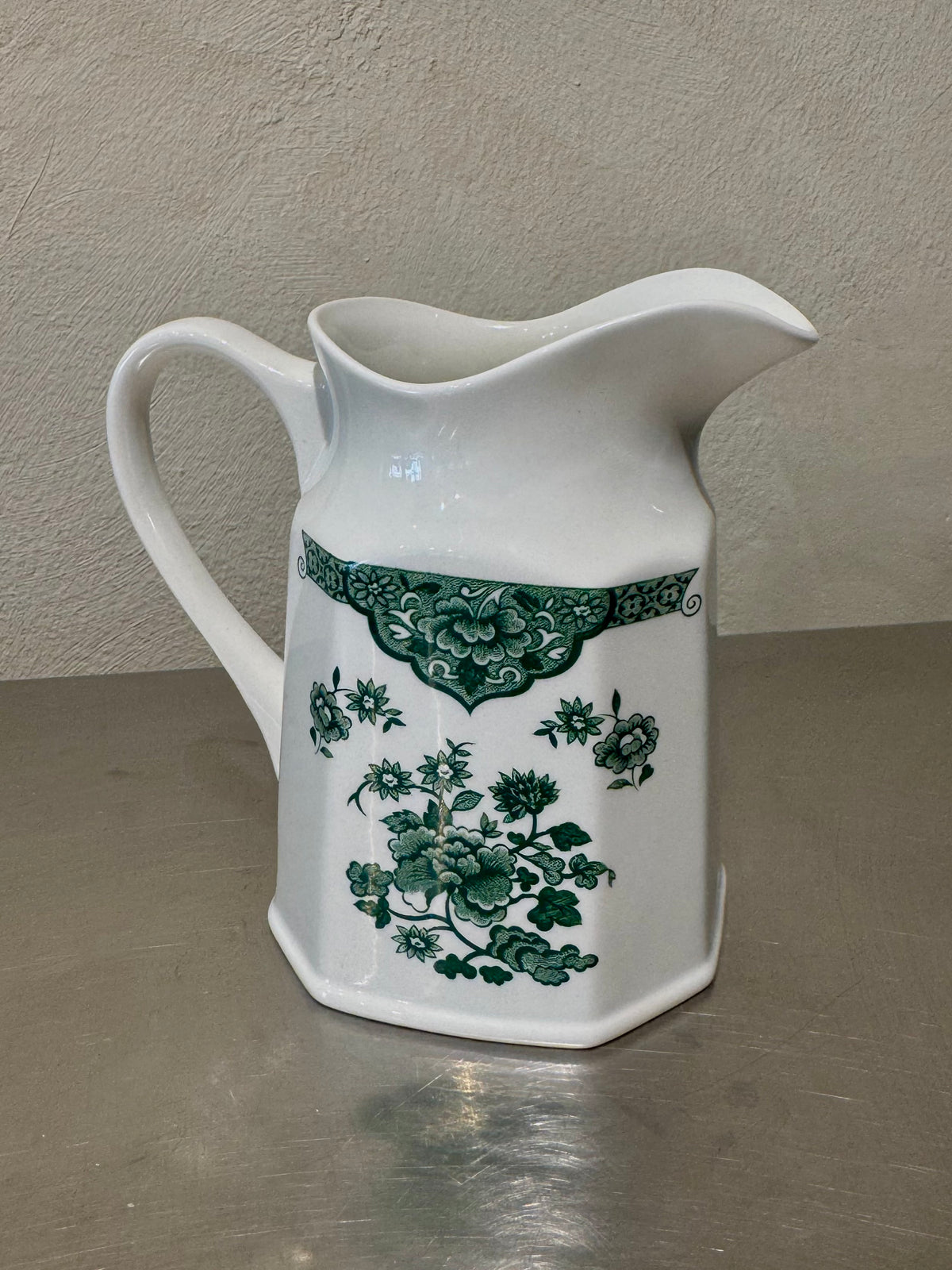 Green and white Old Pekin jug by J. & G. Meakin
