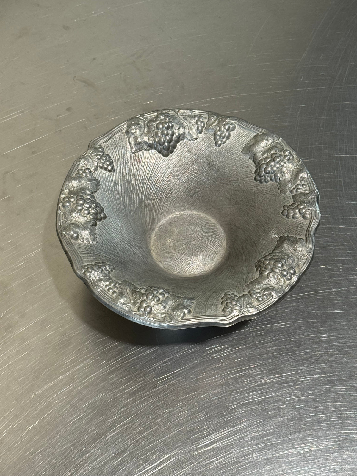 Grape Tin Bowl – product image 3