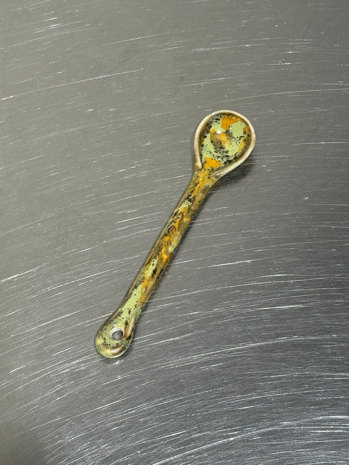 HKLiving 70s Ceramics Sketch Spoon M - Olive front