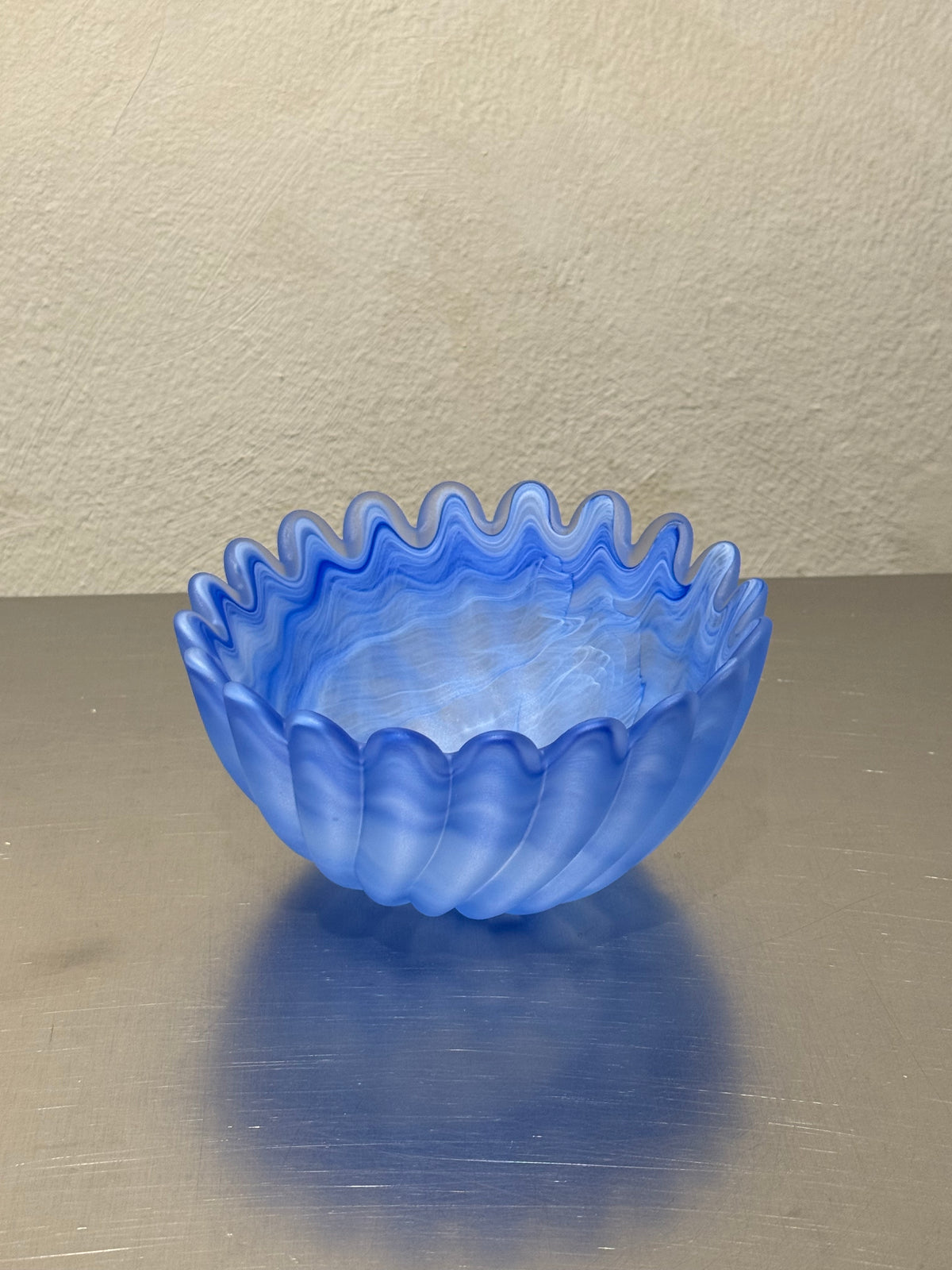 Blue scallop-shaped swirl glass bowl, vintage 1990s