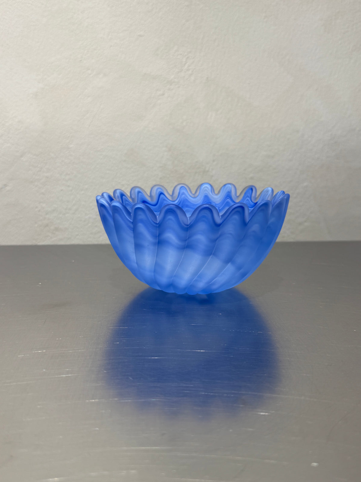 1990s blue swirl glass bowl
