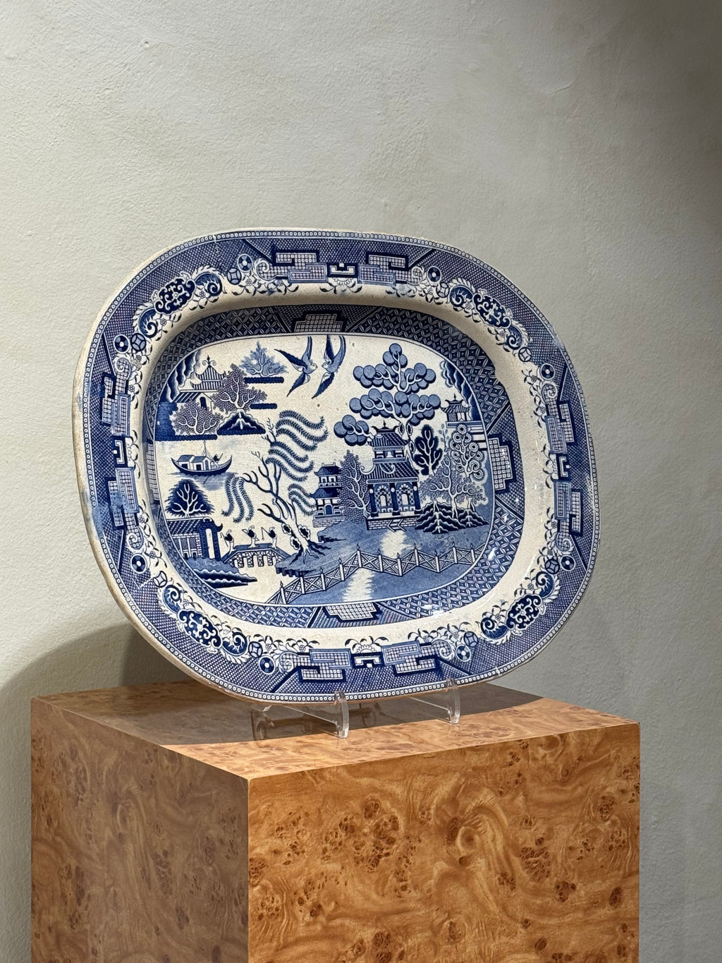 Stort fat med Blue Willow-mönster