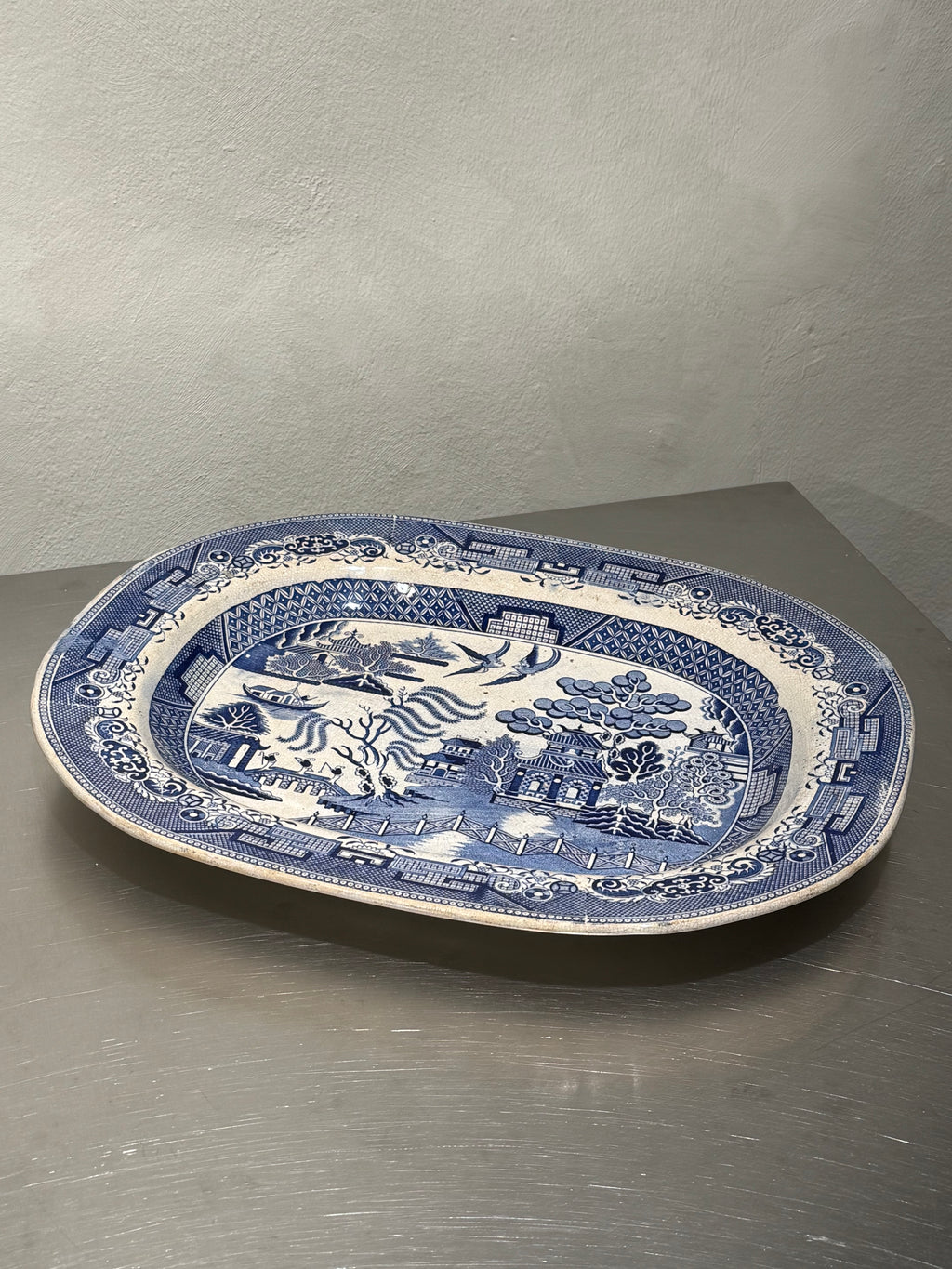 Stort fat med Blue Willow-mönster