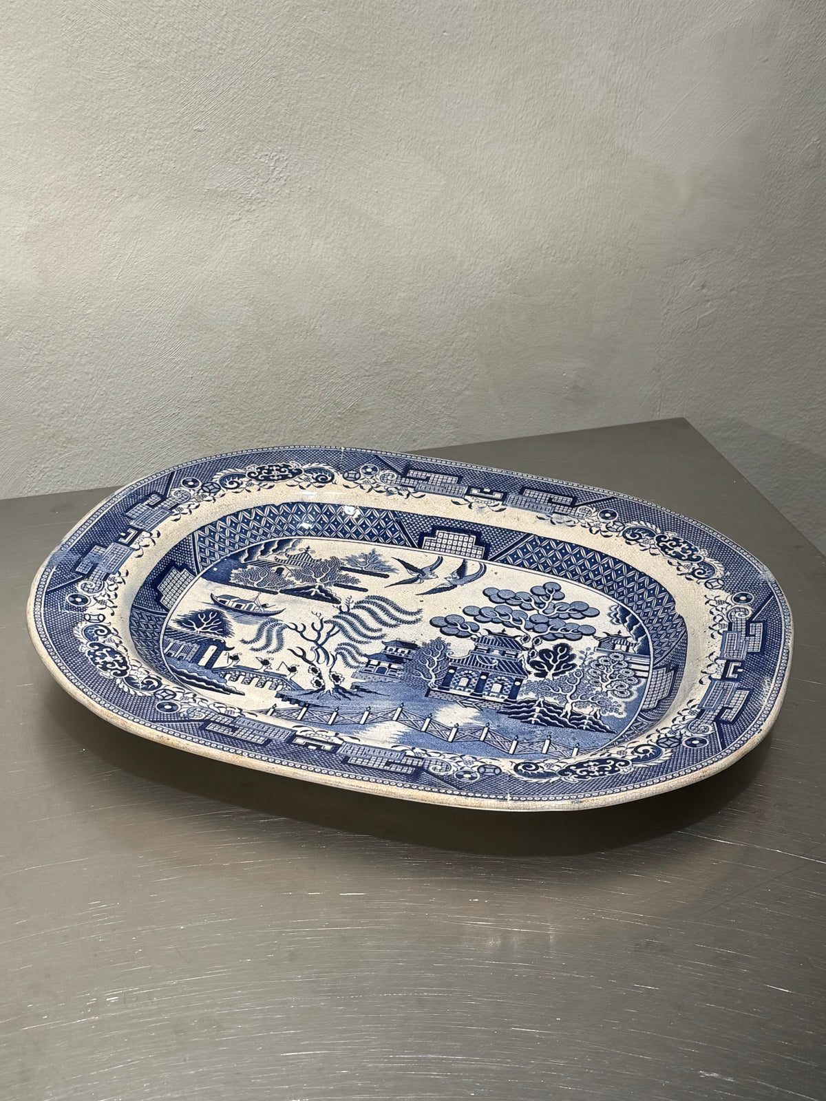 Stort fat med Blue Willow-mönster
