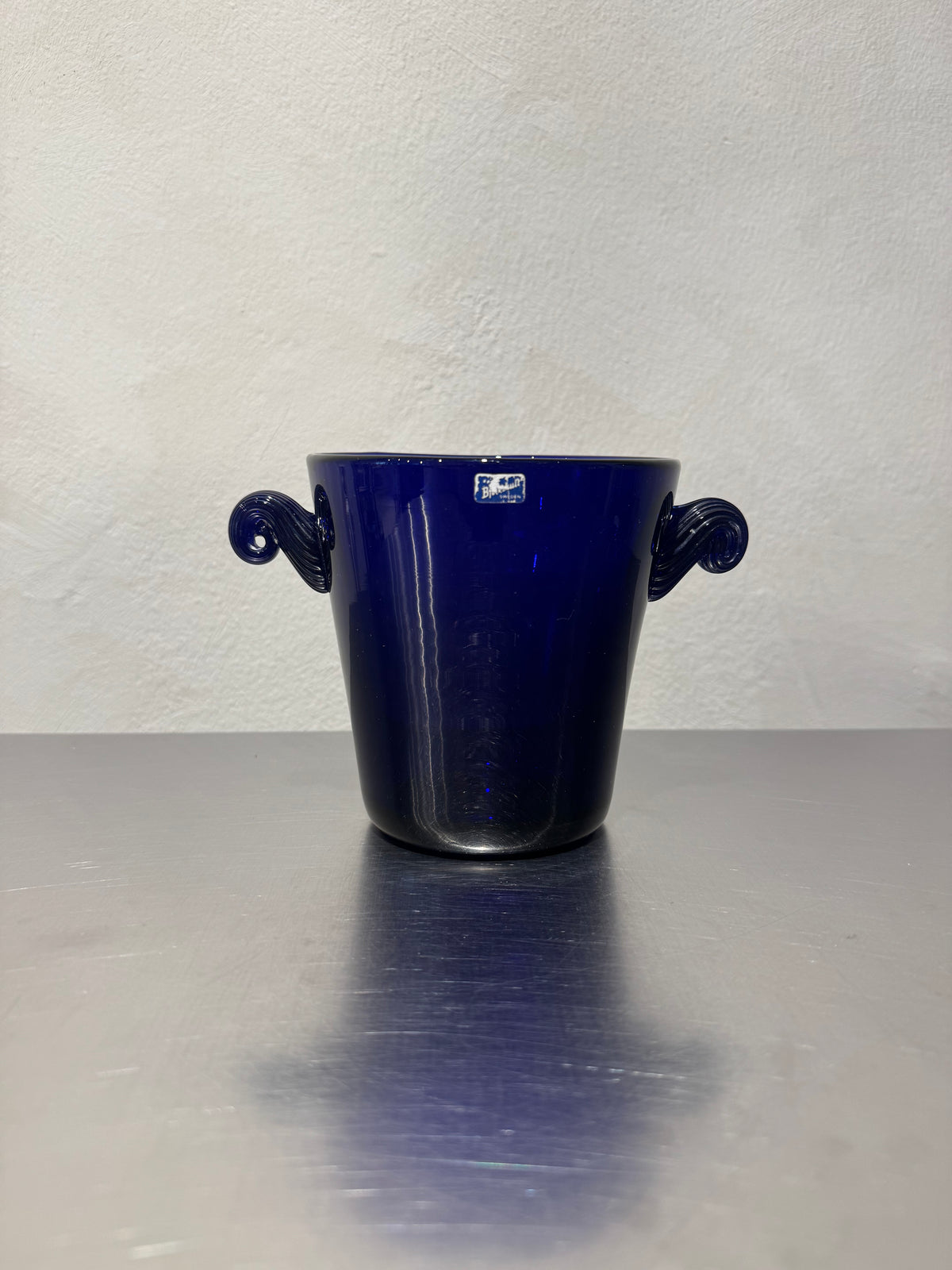Indigo Björkshult glass ice bucket with curled handles