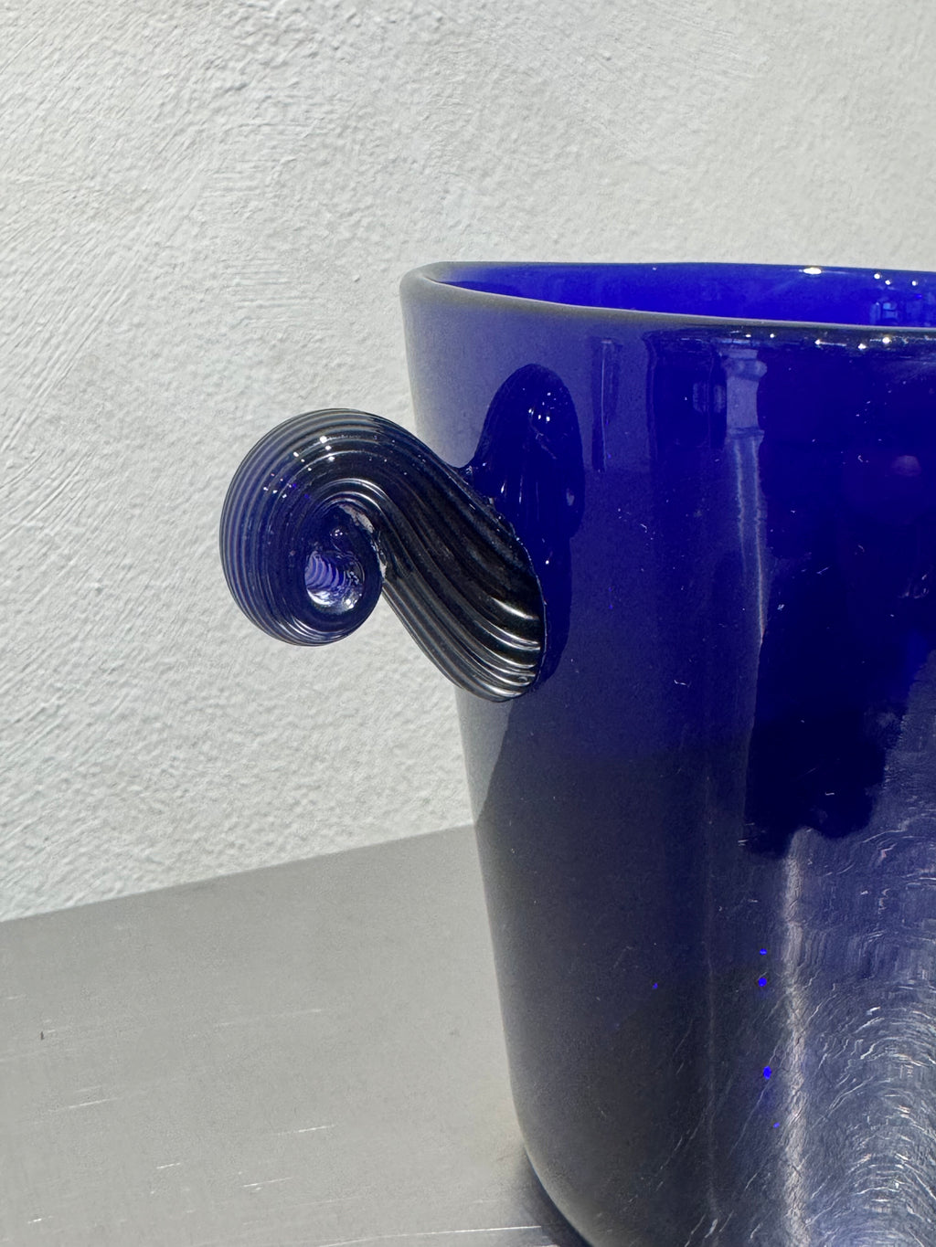 Indigoblå ishink i glas från Björkshult