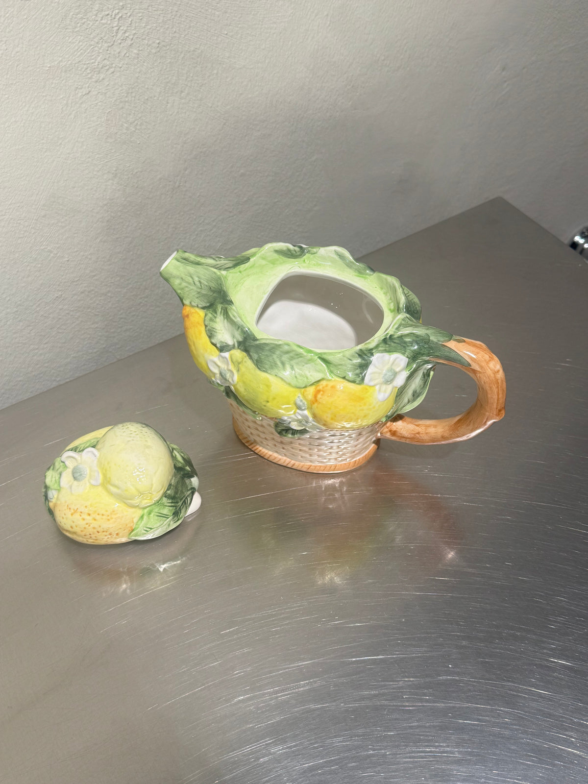 Majolica Lemon Teapot – product image 3