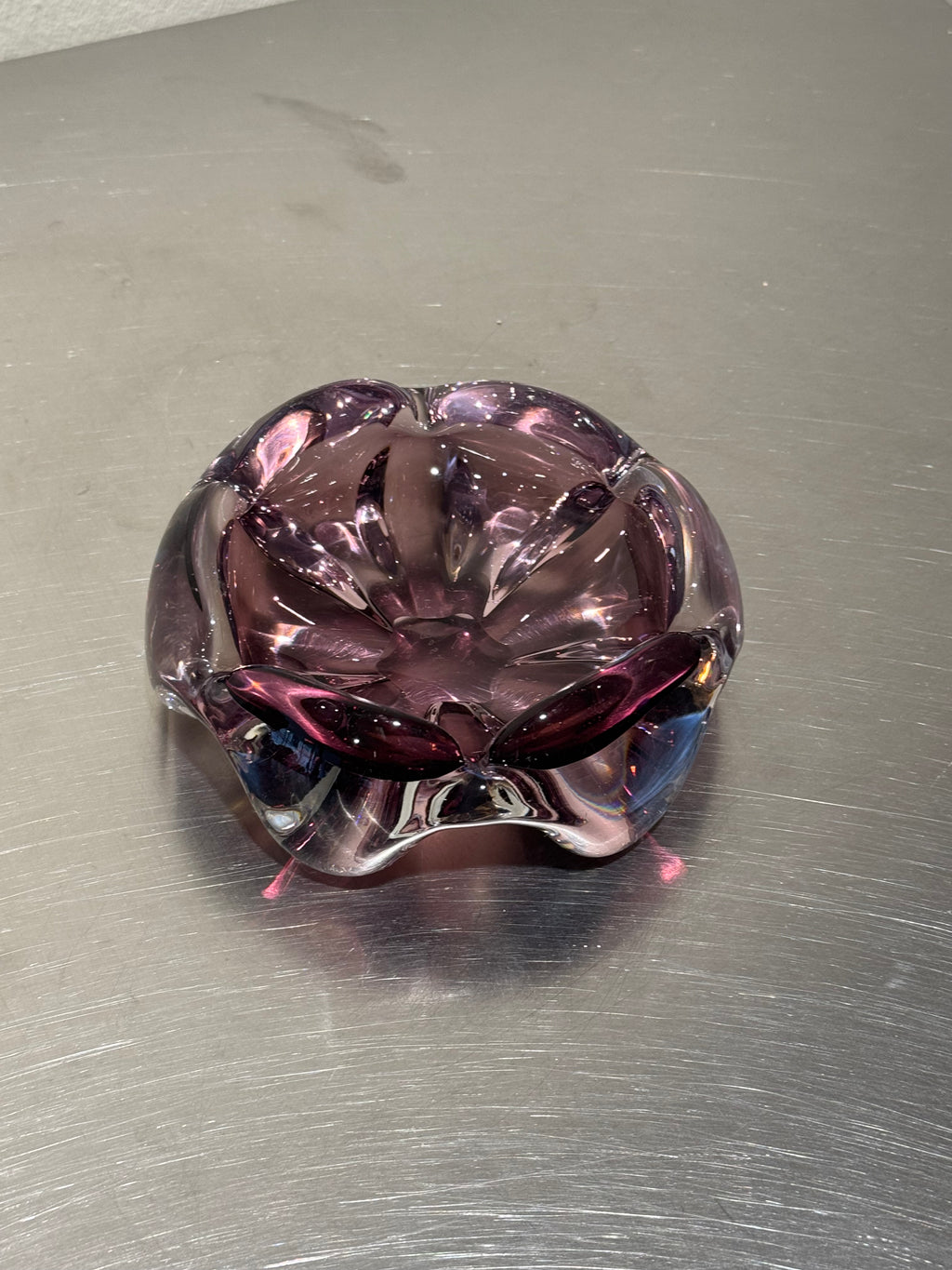 Vintage Åfors purple crystal ashtray detail