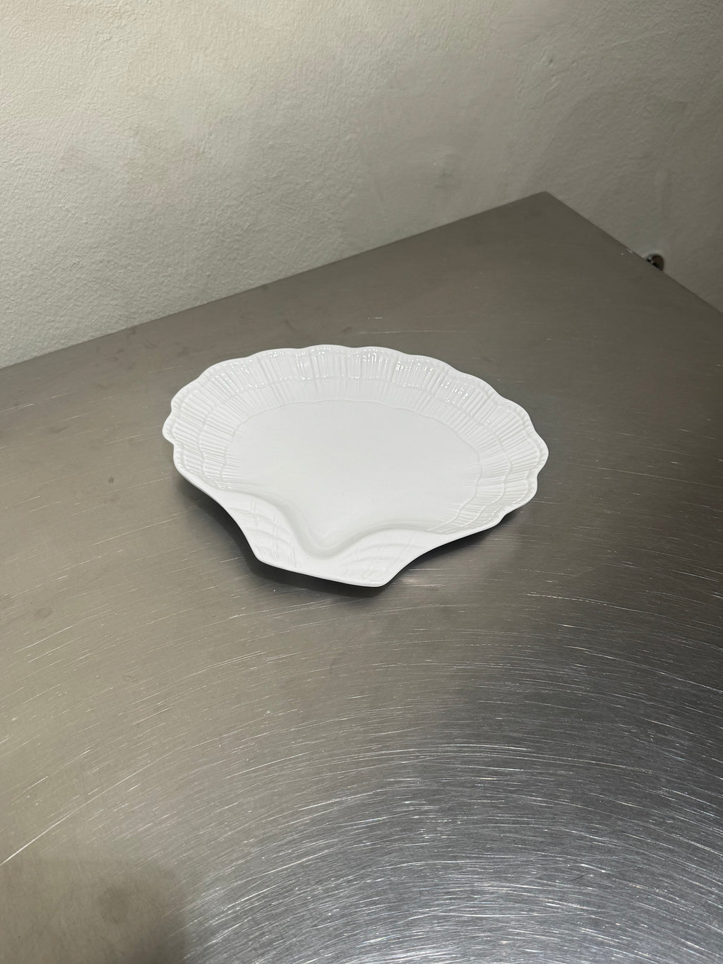 Este Ceramic Clam Plate – product image 3