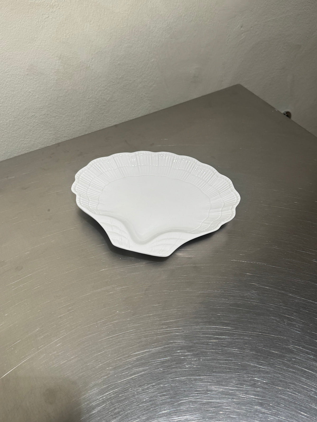 Este Ceramic Clam Plate – product image 3