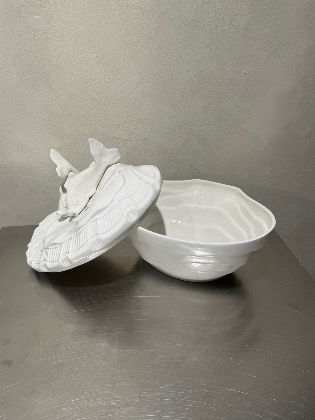 Este Ceramic Soup Tureen – product image 2