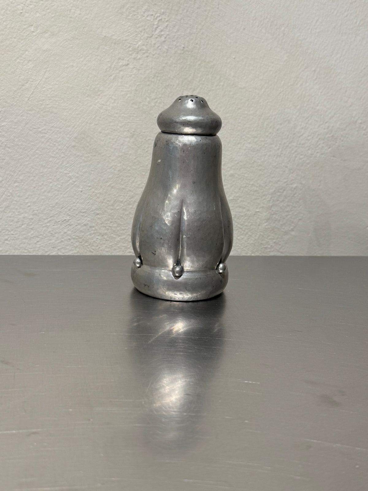 English Tin Shaker – product image 2