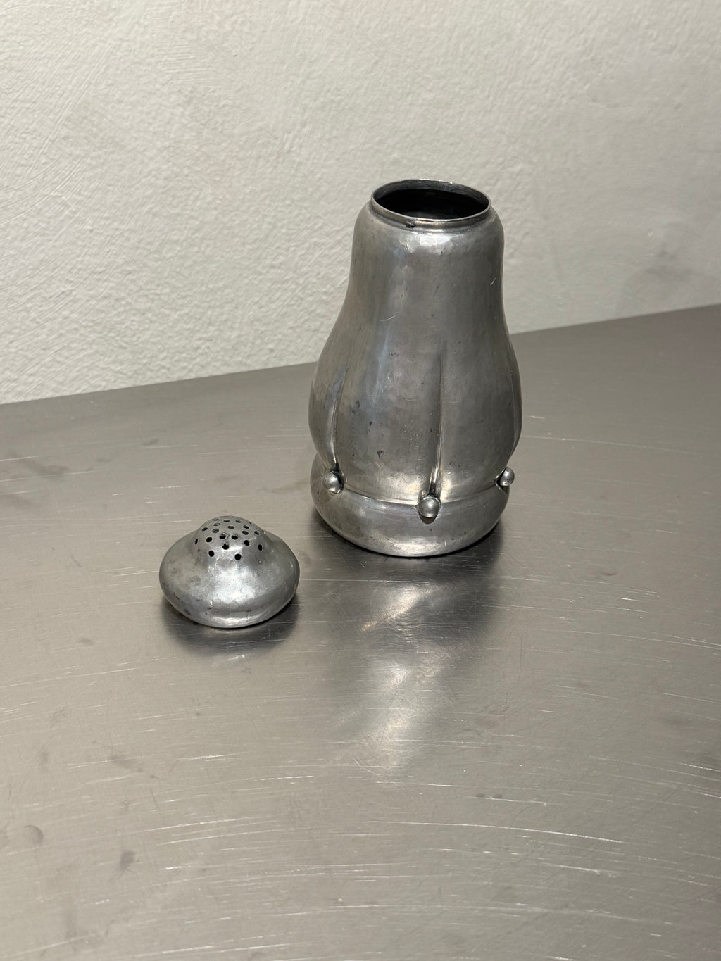 English Tin Shaker – product image 3