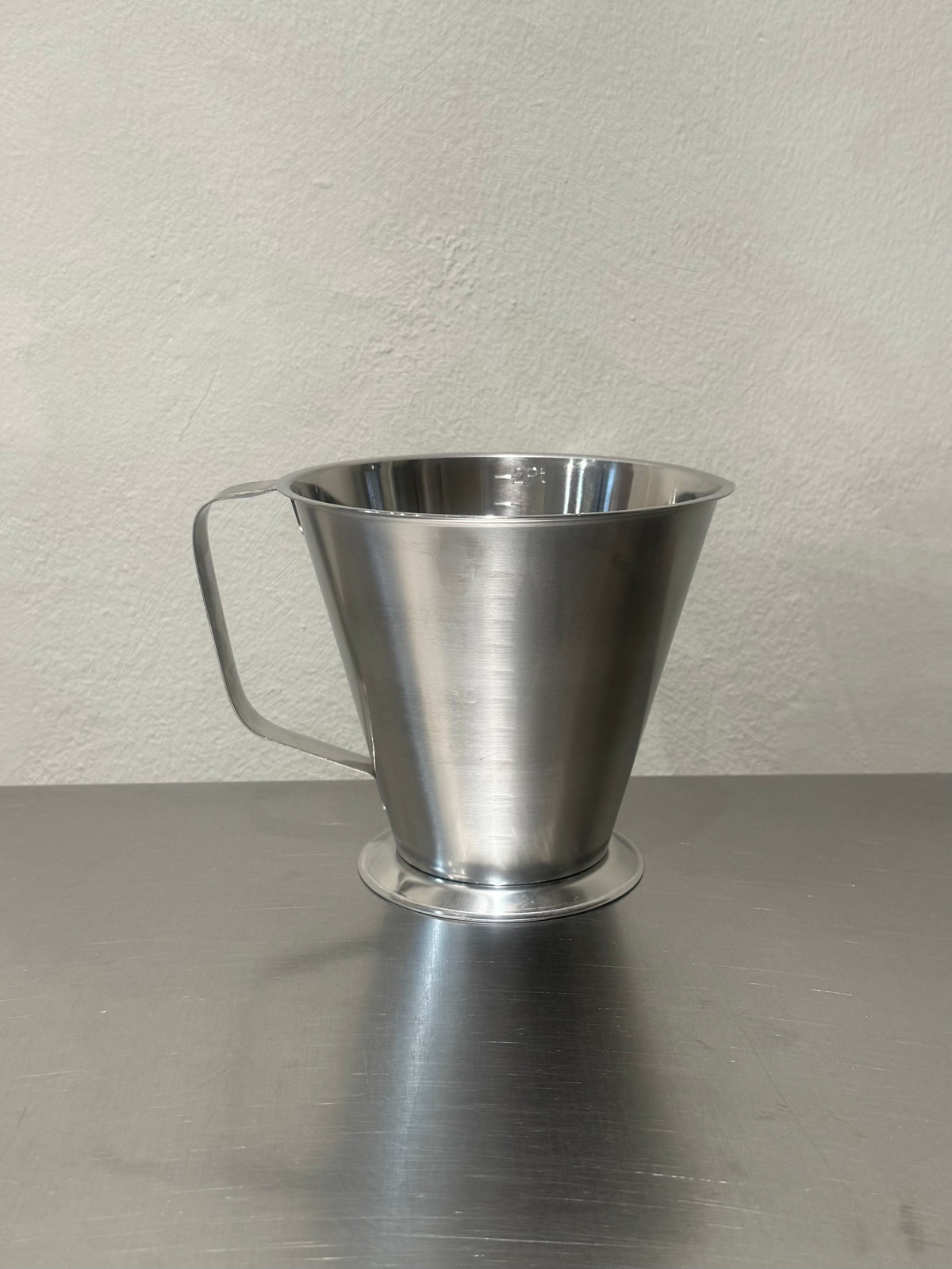 Jonas stainless steel measuring jug 1 L