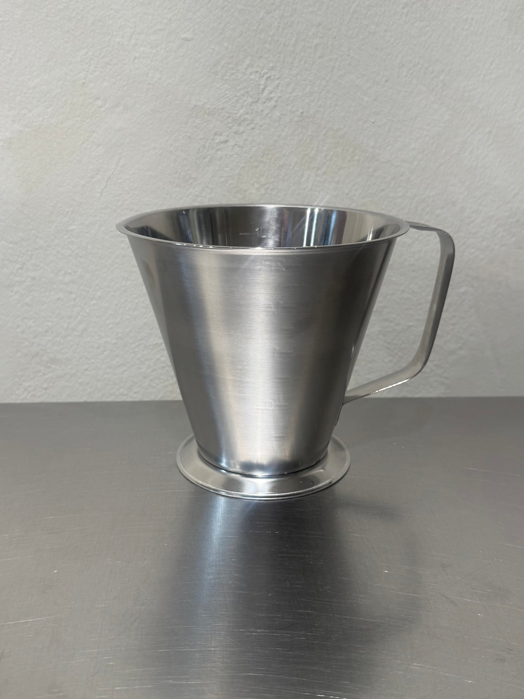 Jonas stainless steel measuring jug 1 L