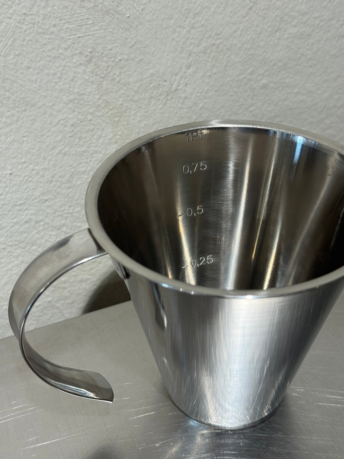 Jonas stainless steel measuring jug 0.5 L
