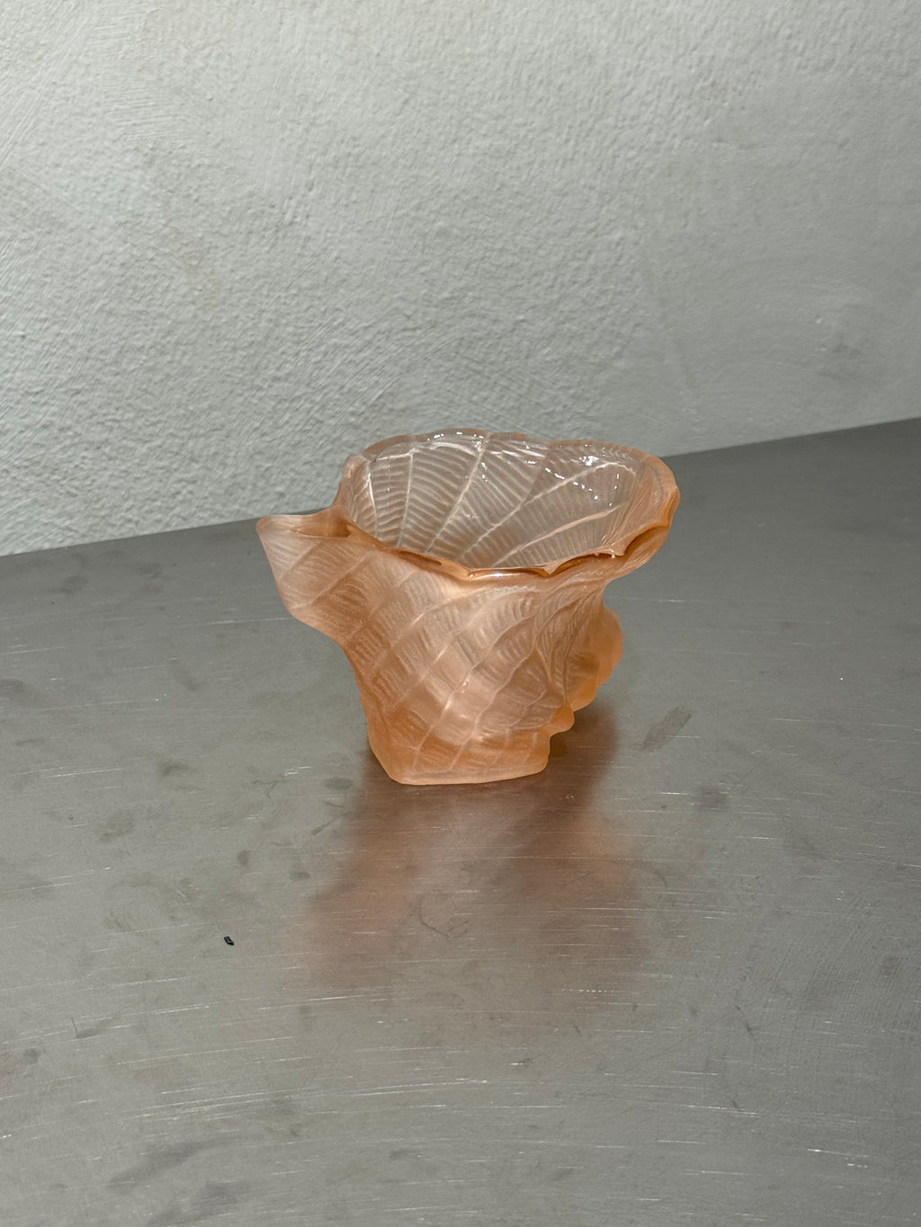 Pink Shell-Shaped Glass Bowl – product image 2