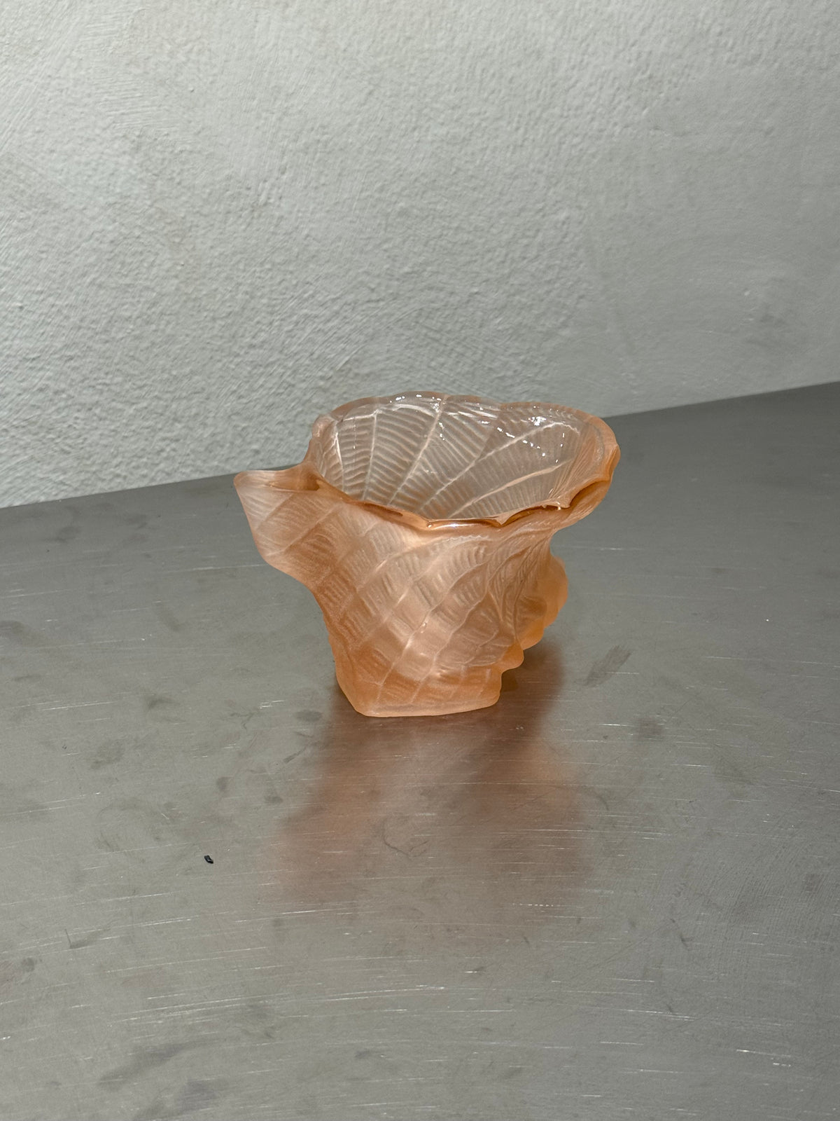 Pink Shell-Shaped Glass Bowl – product image 2