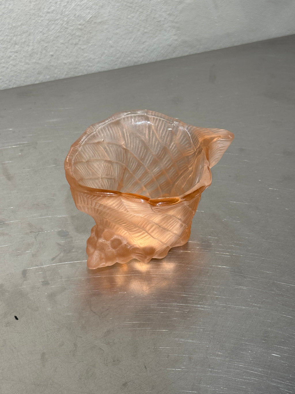 Pink Shell-Shaped Glass Bowl – product image 4