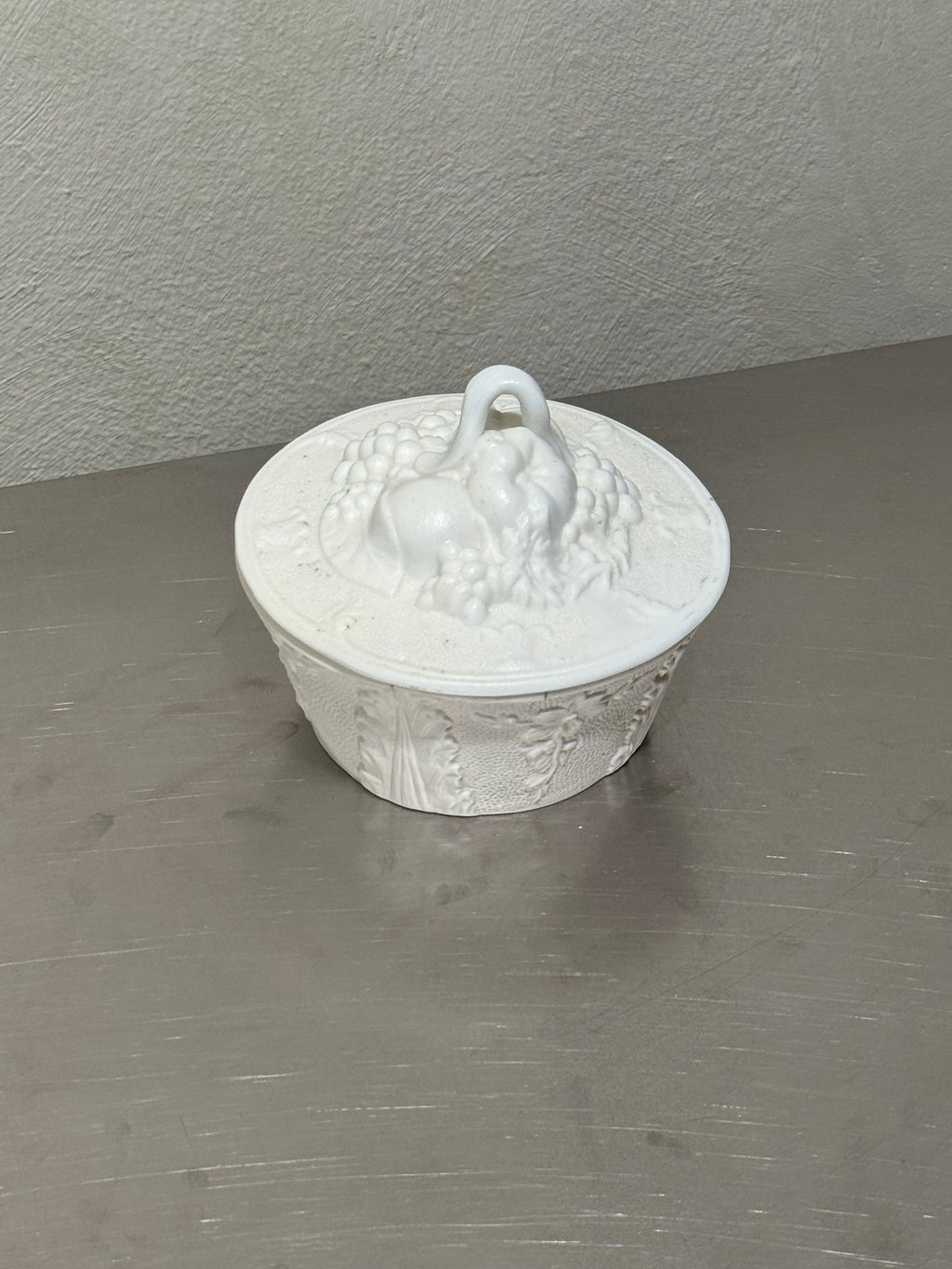 Parian Porcelain Trinket Box – product image 2