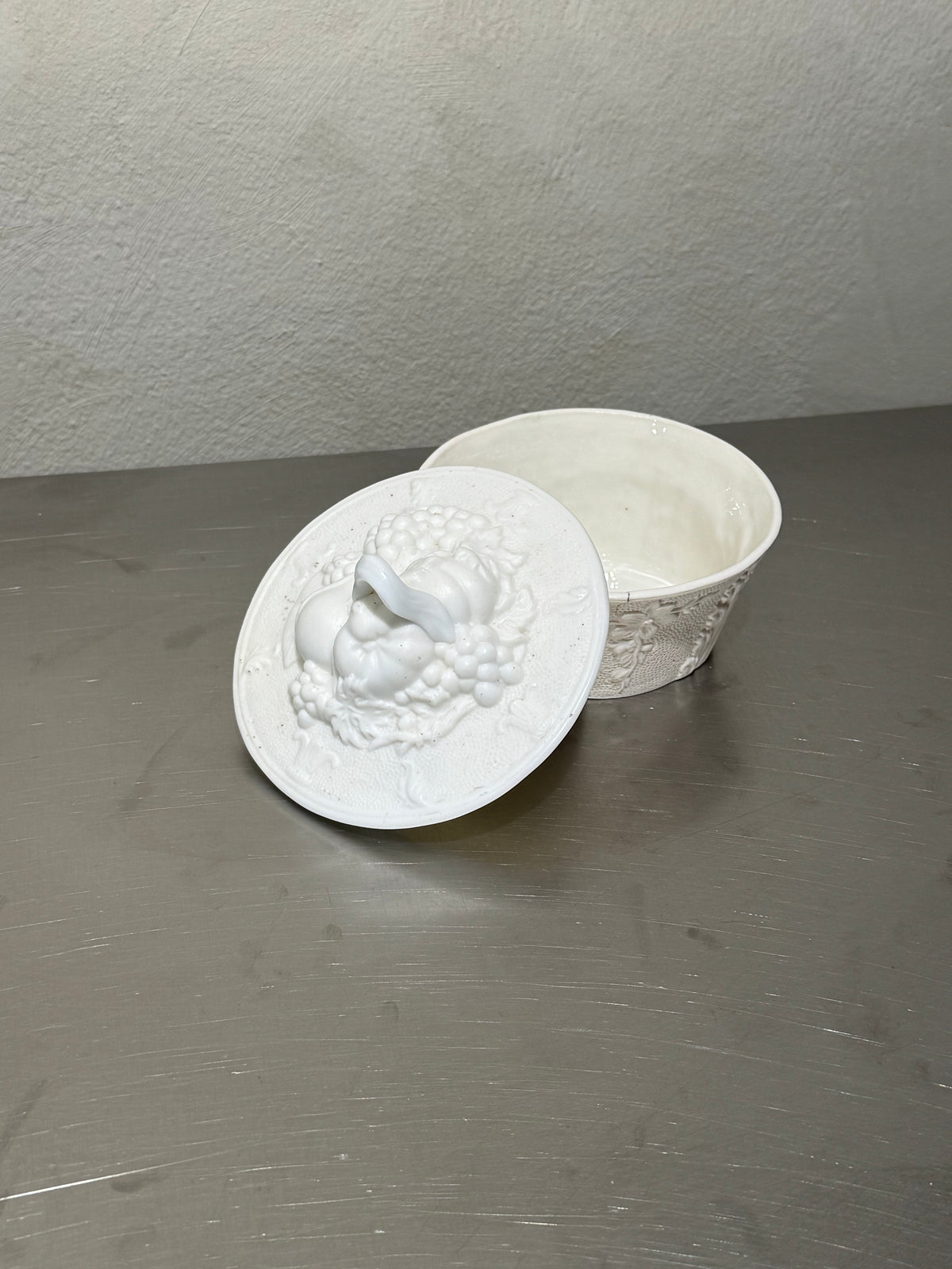Parian Porcelain Trinket Box – product image 3