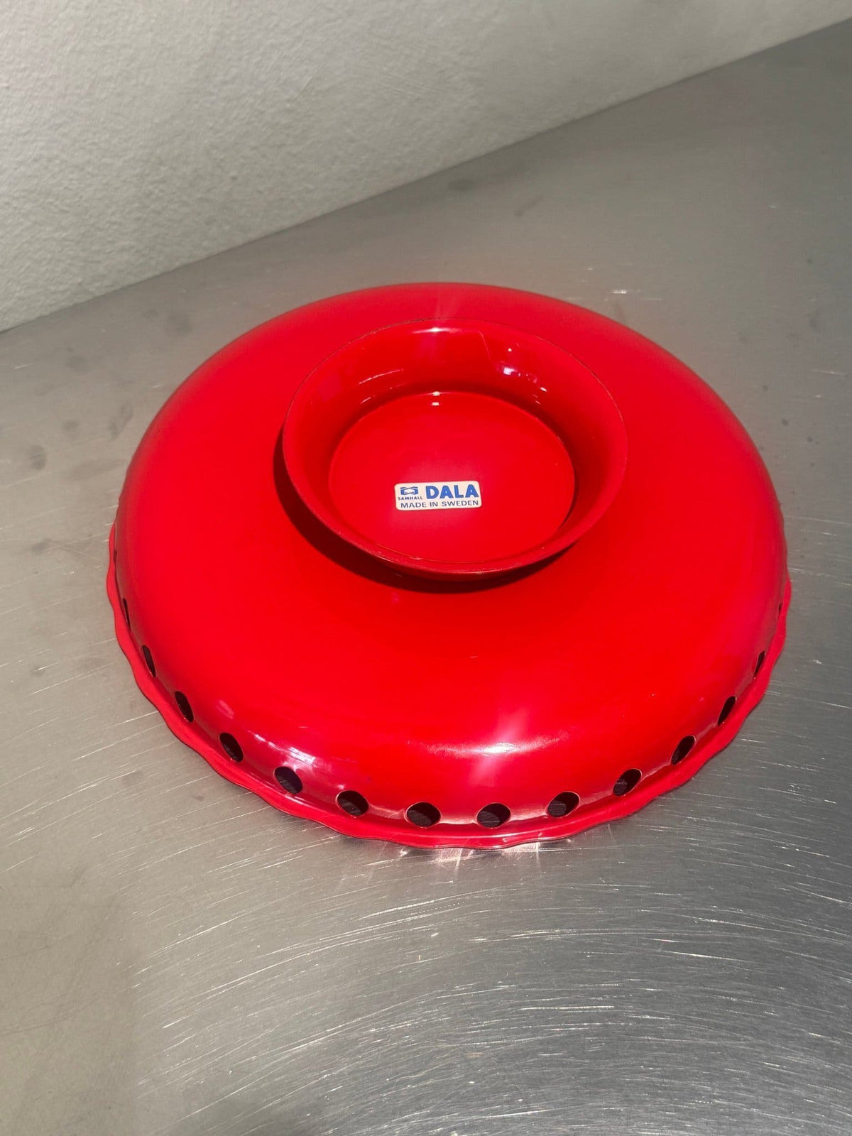 Dala red lacquered metal bowl