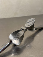 Dorre Via garlic press, open view