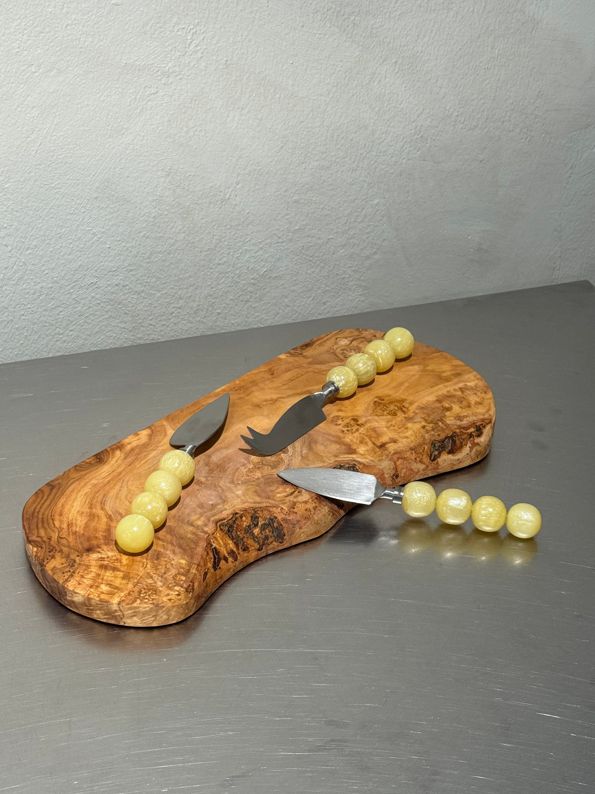 HKLiving Lemon cheese knife set on wooden cheese board