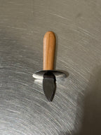 Ostronkniv med trähandtag och fingerskydd