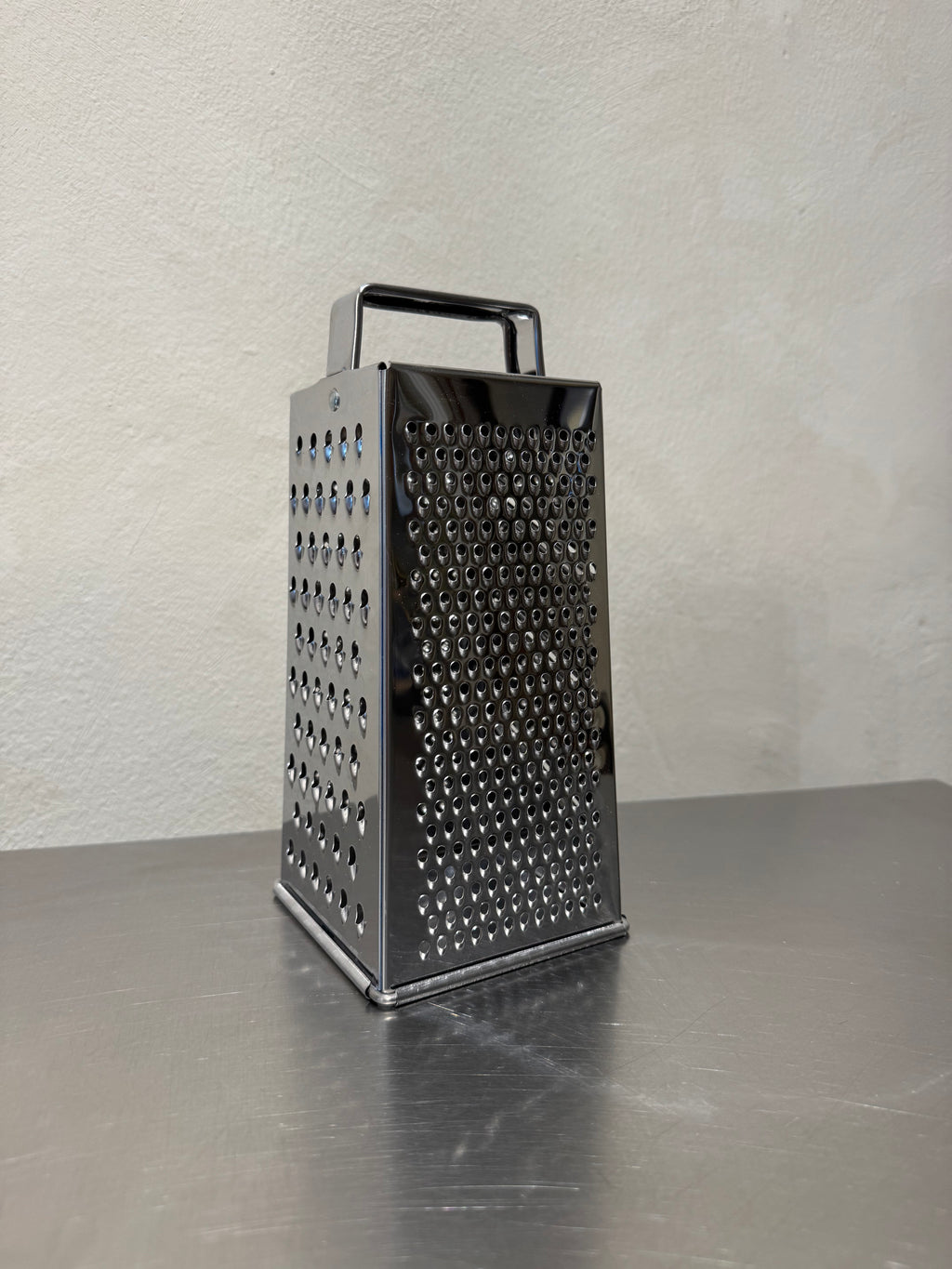 Tomatto rivjärn i rostfritt stål framifrån