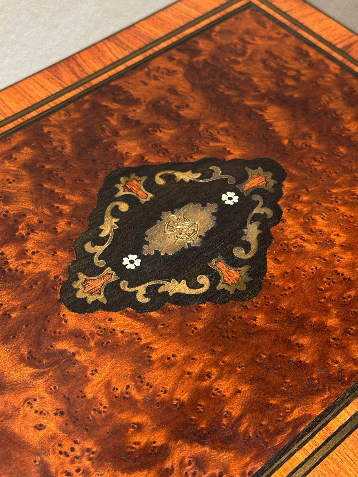 Alder burl game casket