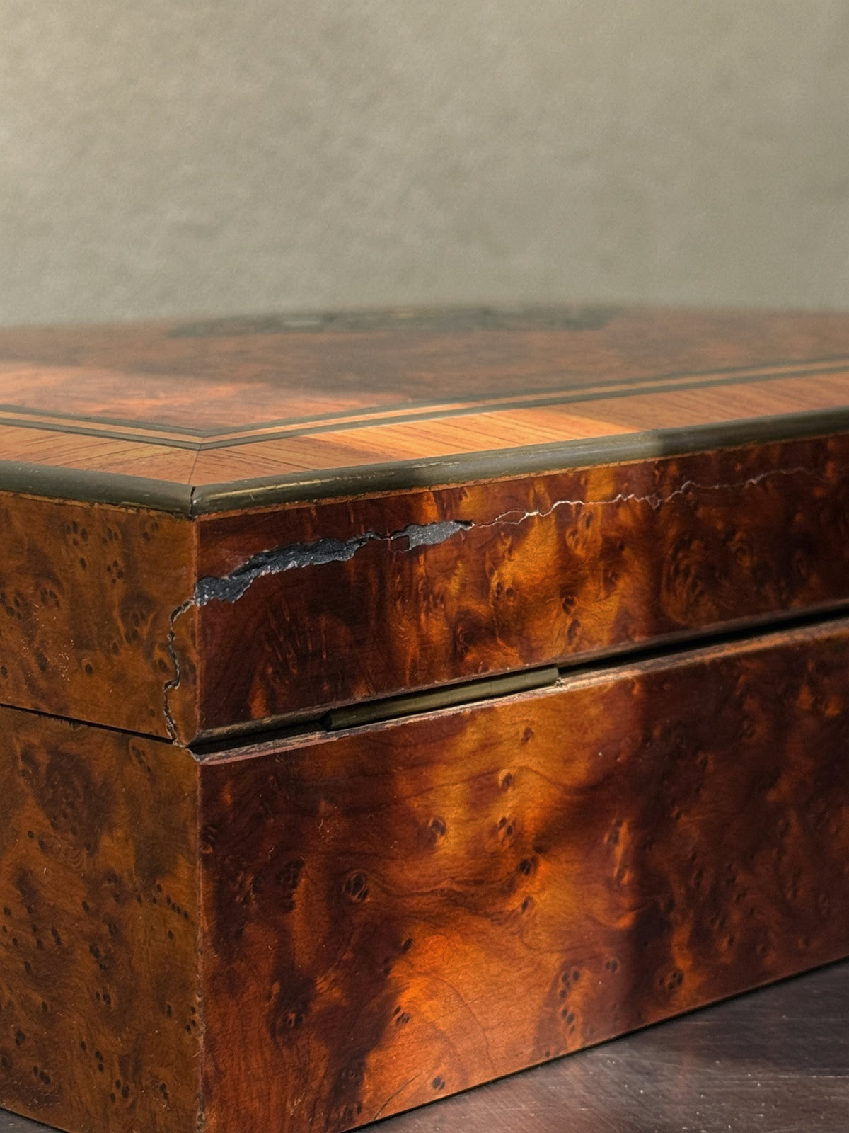 Alder burl game casket